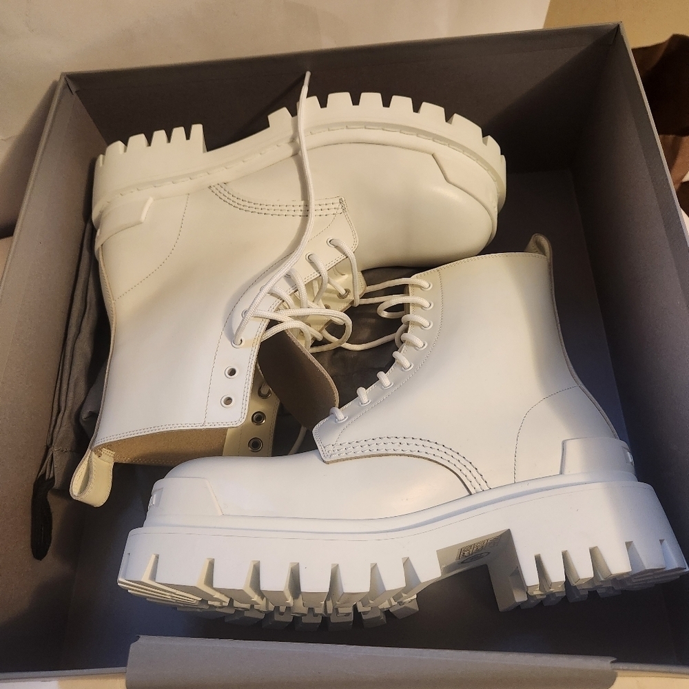Balenciaga Strike Bootie size 37 BNWB - Picture 2 of 13
